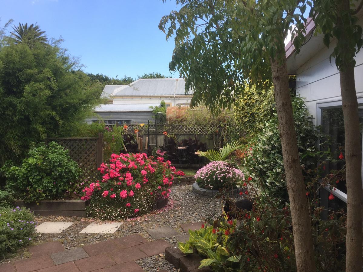 The Olive Grove Guest House Te Kopuru ภายนอก รูปภาพ