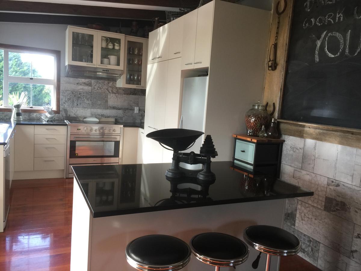 The Olive Grove Guest House Te Kopuru ภายนอก รูปภาพ