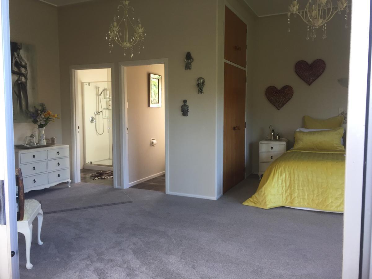 The Olive Grove Guest House Te Kopuru ภายนอก รูปภาพ